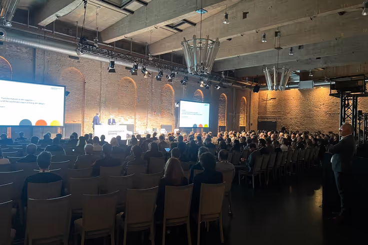 Ambiente auf der Ladeinfrastruktur-Konferenz 2025