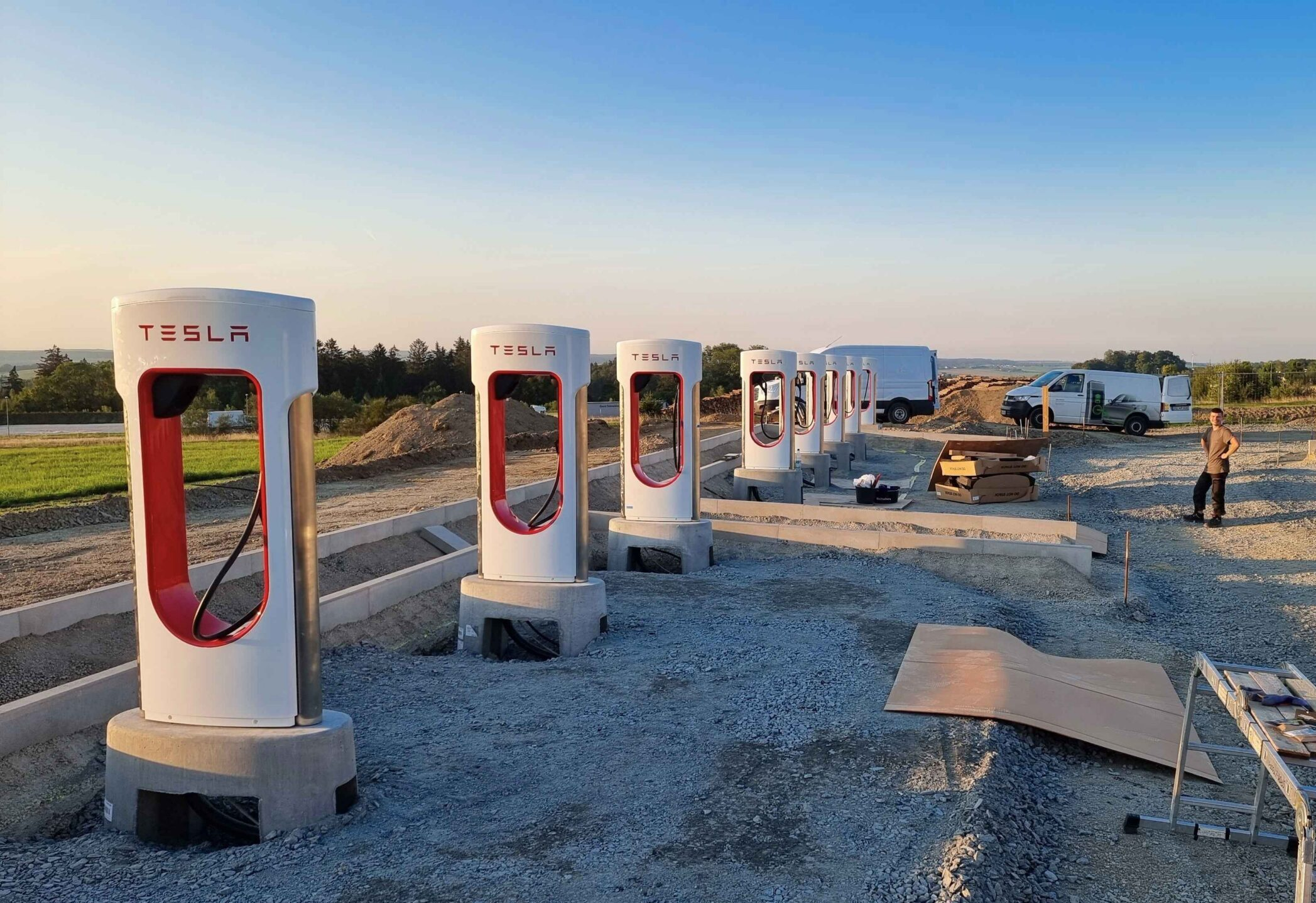 NBB Installation eines Ladeparks für Tesla
